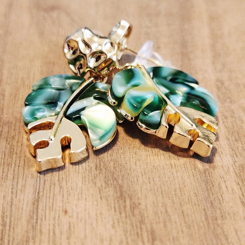 Gold Green Monstera Leaf Drop Earrings Tropical‎ Botanical Resin Marbled Dangle